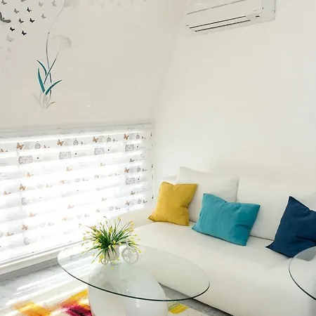 Cozy Central Apartment